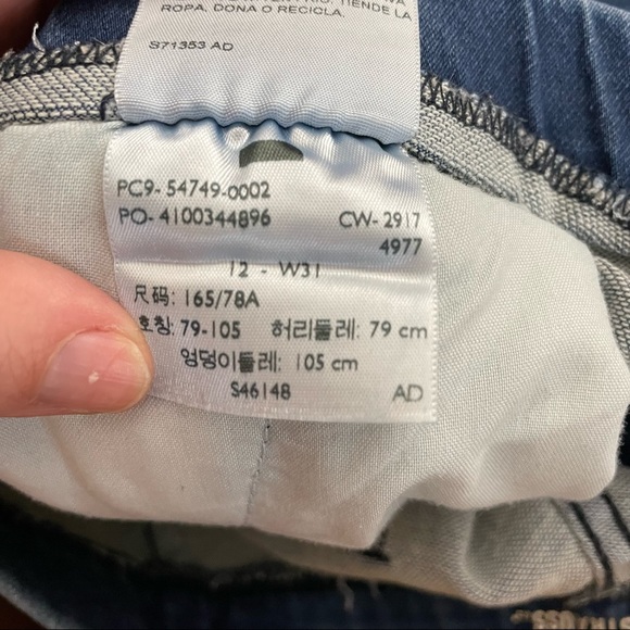 Signature By Levi’s Jogger Blue Jeans Pull On Crop Rolled Cuff Size 12 W31 EUC - Picture 6 of 9